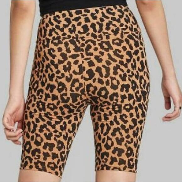 ❄️2/$5❄️[B1] Women's High-Rise Leopard Print Bike Shorts - Medium - Picture 2 of 5